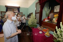 Tổng Bí thư Nguyễn Phú Trọng dâng hương tưởng niệm Chủ tịch Hồ Chí Minh