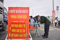 Lái xe phải quay đầu vì bị nghi giấy xét nghiệm COVID-19 không hợp lệ 