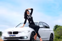 Chuyện tình 8 năm của cô gái cao hơn 2 m