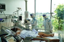 Dồn trang thiết bị y tế cho cuộc chiến COVID-19 phía Nam