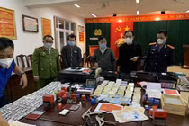 Triệt phá đường dây làm giả giấy tờ, 10.000 người đã đặt mua tài liệu giả