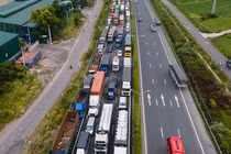 “Luồng xanh” giao thông ở Hà Nội: Ưu tiên phương tiện chở hàng và công nhân