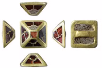 Đi chơi ngoại khóa, nhặt được báu vật 1.400 tuổi từ “Đảo Đá Quý“