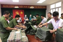 Buôn lậu 200 triệu lít xăng giả: Nhiều cán bộ bị mua chuộc để “bảo kê”