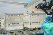 Hơn 117.000 liều vaccine COVID-19 đầu tiên đã về Việt Nam