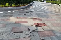 Hải Phòng: Cận cảnh vỉa hè phố đi bộ Tam Bạc sụt lún, bong tróc