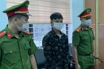 Bắt khẩn cấp đối tượng hiếp dâm con riêng của vợ