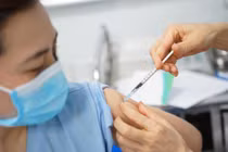 Tiêm vắc xin COVID-19 dịch vụ: Chuyên gia khẳng định chưa phù hợp