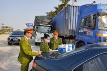 14 xe chở 300 tấn hàng lậu bị bắt ở Hải Dương: Phạt hai chủ hàng 316 triệu đồng