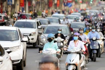 Đường phố Hà Nội tấp nập dù đang giãn cách theo chỉ thị 16