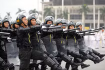 Cảnh sát cơ động sẽ được mang vũ khí lên máy bay?
