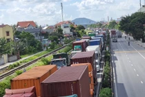 Cảnh tắc QL5 do Hải Phòng test nhanh COVID-19 tại chốt kiểm soát 