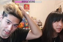 Streamer bị cấm sóng vì tát bạn gái khi livestream