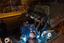 Xe tải đâm đuôi container đang đỗ trên QL5, tài xế tử vong