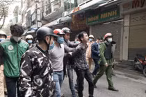 Khống chế đối tượng nghi “ngáo đá”, vác kiếm ra đường