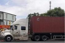 Từ Bắc Ninh sang Hải Dương, lái xe container thông chốt kiểm dịch COVID-19