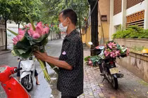 Người nông dân Hải Dương bán hoa bị phạt nặng và bức tâm thư từ khu cách ly