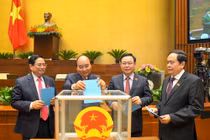 Trình Quốc hội miễn nhiệm Phó Thủ tướng và 12 thành viên Chính phủ