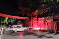 Xử phạt vợ chồng F0 ở Hải Dương không đeo khẩu trang, nhổ nước bọt