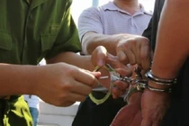 Làm giả phiếu quan trắc môi trường, viên chức Bộ TN&MT bị bắt