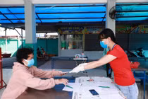 Giảm tiền điện, học, thuế... “liều vắc xin” thiết thực cho dân