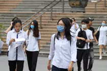 Giải tỏa áp lực thi cử: Hãy ngưng hỏi “con làm bài thế nào“?