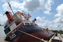 Tàu chở hàng lật nghiêng tại Tân cảng Hiệp Phước, 18 container rơi sông