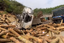 Hiện trường vụ tai nạn thảm khốc 7 người tử vong ở Thanh Hóa