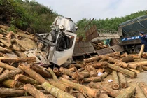 Hiện trường vụ tai nạn thảm khốc 7 người tử vong ở Thanh Hóa