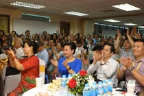 "CLB Tình người khuyên người dân bán bớt tài sản, ít quan tâm chồng con"