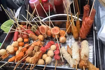 Trẻ ăn “xiên bẩn” vỉa hè, nguy hại thế nào?