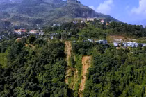 Sạt lở nghiêm trọng tại Hà Giang và Bình Dương