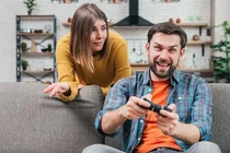 Suýt tan vỡ hôn nhân vì chồng nghiện chơi game 