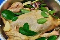 Cách luộc gà không cần nước, giữ hương vị đặc trưng đậm đà