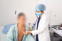 Ăn xí muội, cụ ông 72 tuổi ở TP HCM nguy kịch 