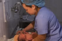 Cách tắm cho trẻ sơ sinh sạch, an toàn