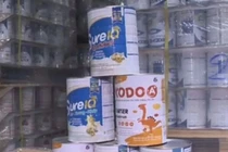 Dấu hiệu nhận biết sữa bột giả, tránh "tiền mất tật mang"