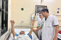 Kết hợp mổ mở sọ, nội soi qua đường mũi cắt u tuyến yên 