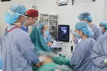 Tiêm filler “nâng cấp vòng 1”, cô gái nhập viện cấp cứu