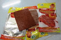 “Sườn bò” nghi làm từ xốp bủa vây trường học Hà Nội