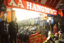 Đua nhau xả hàng, cắt lỗ, gom tiền ăn Tết