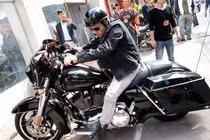 Dàn mô tô khủng “show hàng” trên phố Hà Nội