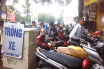 “Ăn theo” Royal City, dịch vụ trông xe vung tay “chặt chém"