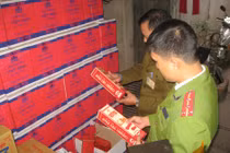 HN: Thu giữ hàng nghìn chai rượu sản xuất "chui" 