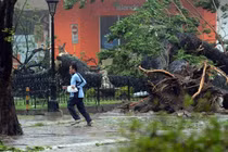 Hà Nội ngày, đêm trực ứng phó siêu bão Haiyan