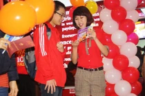 Đồng phục độc của VietjetAir bị Lotteria "nhái"?