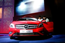 Loạt xế sang bạc tỷ vừa ra mắt tại Hà Nội