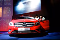 Loạt xế sang bạc tỷ vừa ra mắt tại Hà Nội