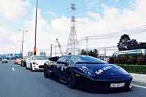 Hàng trăm mô tô tháp tùng “Hành trình siêu xe” 2014