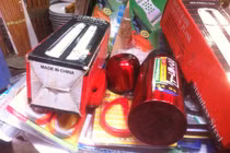 Bình nước Trung Quốc chứa chất lạ bán đầy Hà Nội